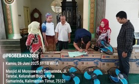 Penyerahkan Kipas Angin untuk Masjid Al-Ikhsan RT 04 Melalui Program Probebaya